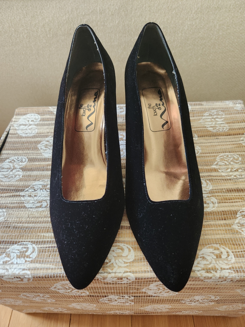 Vintage The Touch of Nina Black Velvet Pointed Toe Pumps, Size 8.5